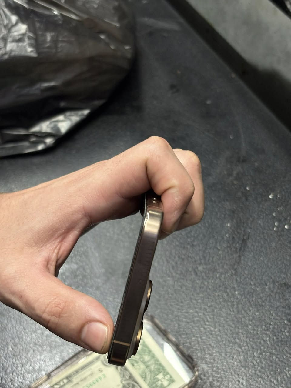 سلام عليكم 16برو ماكس 256 
بطاريه 96 
ماستر الجهاز 
1200 وبي مجال بسيط 
مبدل ضهر اصلي 
***********
مكان الكراده 52
مكلف بلنشر اني
