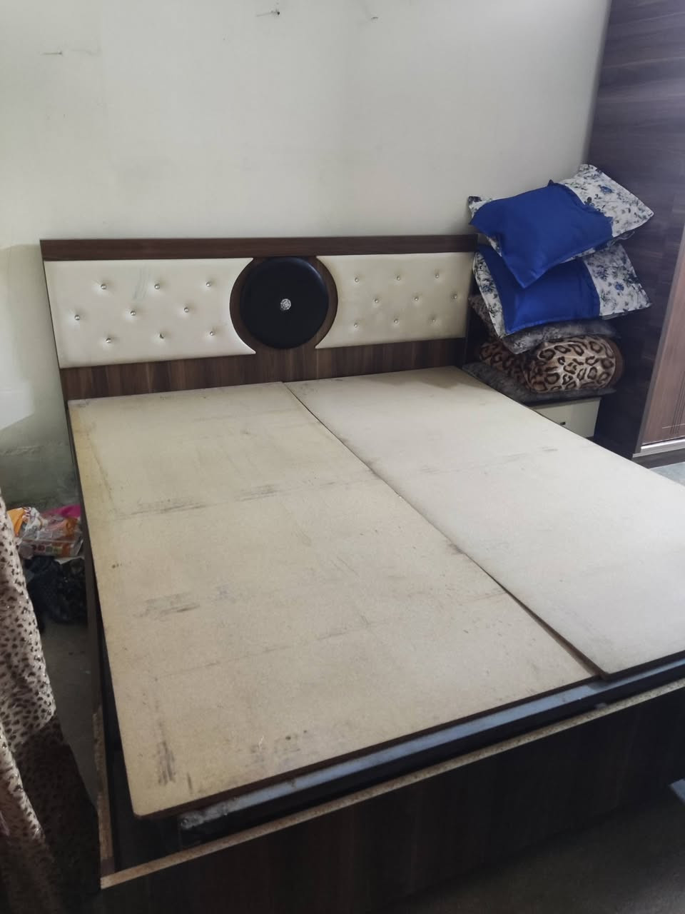 بيع مستعجل

السلام عليكم اخوان  غرفه تركي سلايت سبع قطع للبيع سعرها 

حيل مناسب السعر 175 وبيها مجال رقمي ***********
