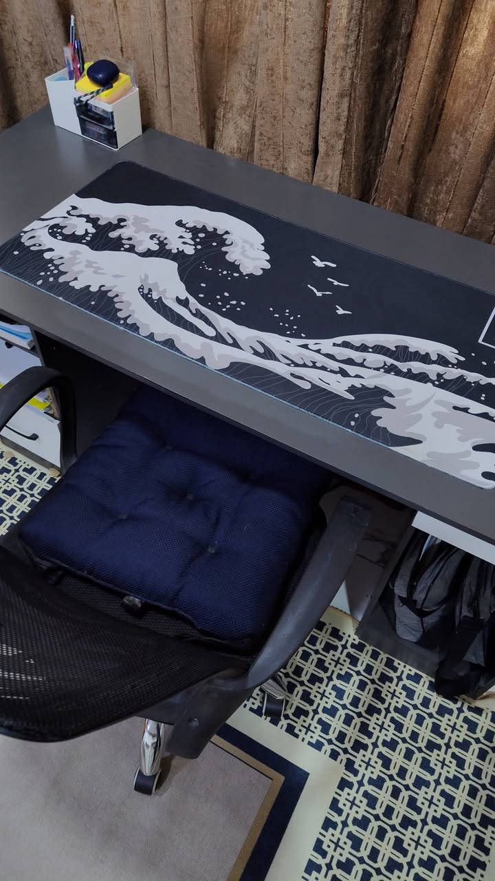 اخوان السلام عليكم
.........................ميز مكتب 😍......................

عندي ميز مكتبي عرض تقريبا 130cm يتكون من ثلاث جرارات مع خانة مفتوحة كبيرة للجنط وفايلات ويتكون ايضا من جرار وسط الميز حجمة مناسب للكتب والملازم وتكدر تخلي عليه حاسبة وشاشة نظافته 70% عندك الجرارات اثنين مكسورة شغلتهن بسيطة تكدر تسويهن اما باقي الميز نظيف طبعاً ينفتح وينشد سعرة 60 ألف ميز ما تحصلة بهيج سعر وبي مجال 

...........................مرتب 💙🌹...................
العنوان : البصرة / الزبير
الرقم : ***********
