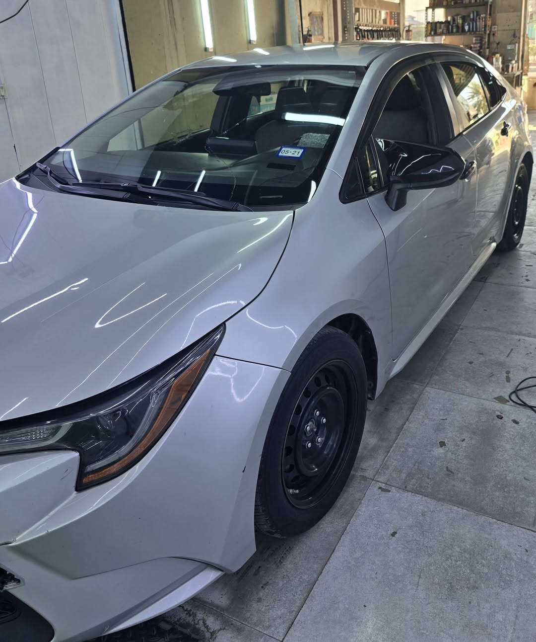 للبيع فقط 🔴
السلام عليكم …..
كورلا وارد امريكي  2020 رقم بغداد الماني LE محرك 1800بانزين فقط 🔴
اللون سلفر ⚪️
ماشية 82mi 🔴 
كفاله بدون صبغ ⚪️    
كير محرك شرط برغي مامفتوح 
مواصفات 
📍تحكم ستيرن جهتين
📍شاشة 
📍لايت زينون عدسات 
سايد بريك بصمه 
اوتو هولد
مود درايف  
مانع انزلاق 
تحديد مسار 
كروز سرعه 
لد نهاري 
كامره دواره  
اريل نكفيشن
قياده ذاتيه 
مكان السياره بغداد 
صور الحادث وتقرير كارفاكس عربي انكليزي والسونار  مرفق وسعره 148💲 
للاستفسار 
📞 *********** ***********
