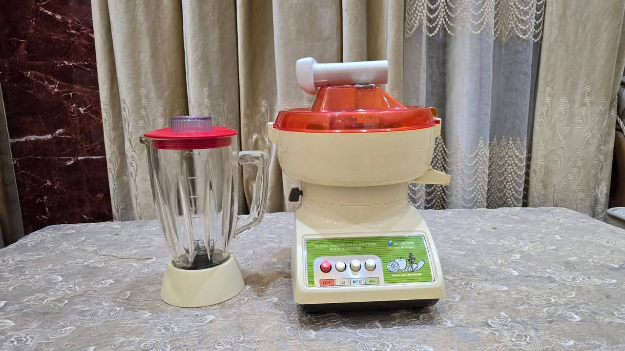 خلاط + معصاره
سانيو إنتاج اليابان 
نضافة تامه 
للاستفسار مراسله الصفحه 
او الاتصال ***********
