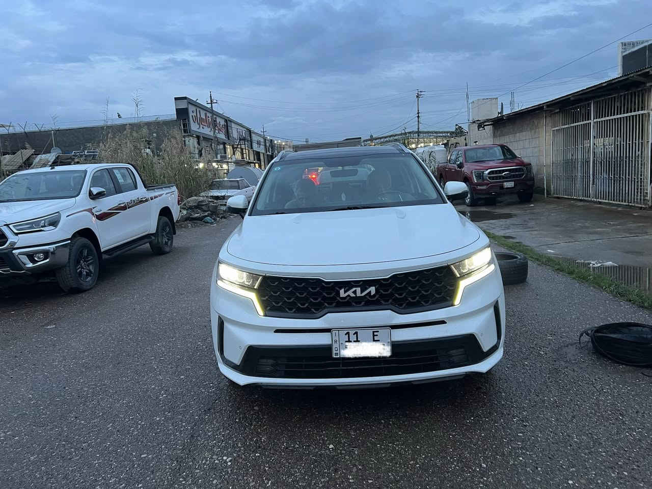 كيا سورنتو خليجي 
رقم بغداد الماني بسمي 
موديل ٢٠٢٢
لون ابيض 
٦ سلندر ٧ راكب 
فوووووول مواصفات ١/١
بصمتين: تشغيل وتقفيل 
بنورمااااا طكتين جام 
هند بريك بصمة 
تشغيل عن بعد 
اوتو هولد توقف ذاتي 
مانع انزلاق وانحدار 
نظام ايكو وسبورت
كير ماوس ٨ نمرة
كشنات جلد اصلي 
كشنات ٢ كهرباء 
كامرة دوارة اصلية 
اضواء ترحيب بليدات 
علامة سورنتو بلدوسة 
شاشة كبيرة اندرويد 
مري شفط مع القفل 
حساس امامي وخلفي 
تحكم استيرن فول 
حاكية : ابلوتوث: اوكس 
جي : بي: اس خرائط طرق 
كيجات السرعة زئبقية 
شاشة الدشبول الكترونية 
تبريد ابيانو لمس 
تبريد ٣ قطع ثلج 
اشاير بلمري 
يدات نيكل اصلي 
لد امامي وخلفي 
لايت زنون اصلي 
لايت اسود ٥ عدسات 
ويل اكروم ١٩
تخم تاير جديد لك 
ماشية ٧٠ وفوك
كير ومكينة وصدر وحدادية وتبريد كفالة عامة 
بدون ضربة وتبديل واشخوط وبارد وصبغ عدى شبرين بنهايتة الجاملغ الخلفي سيارة نظيفة وجاهزة من كلشي 
ممفتوح بية برغي 
الرقم الدولي الجديد/ هزة جديدة/ سنوية جديدة 
كتلوكات الشركة موجودات/ البصمة الثانية ممستخدمة 
السعر ٢٥٨$نهايتة
***********
