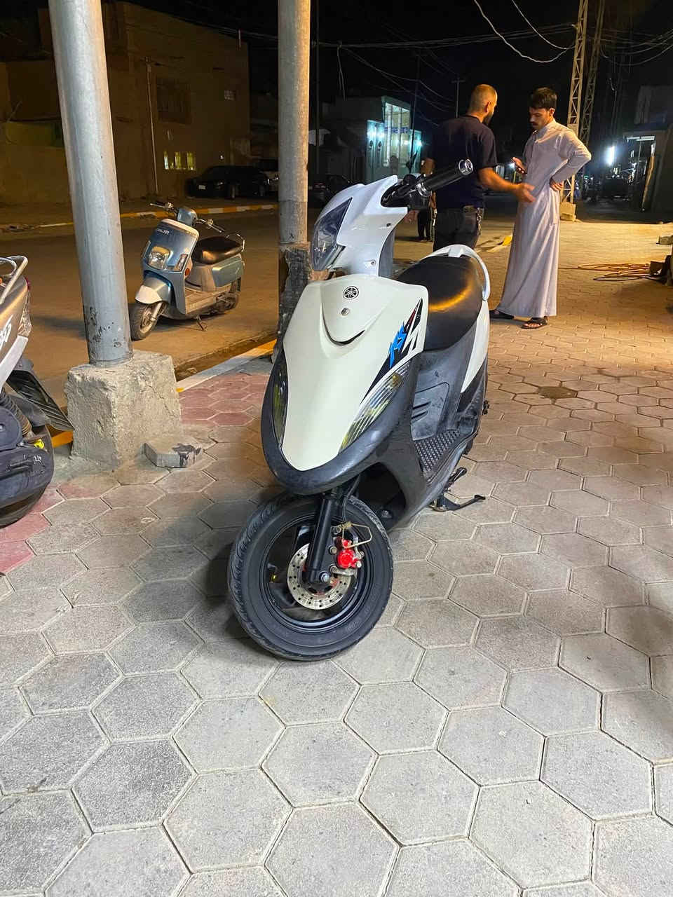 سلام عليكم ماكس عدله للبيع دراجه كفاله عامه افحص وين ما يعجبك برغي نقص ما بيه بيه هذني كفرات بيض تجاري او وياه الاصليات موجودات رصاصي السعر ٨٧٥وبيه مجال للشراي مكلف بل نشر رقم صاحب الدراجه هذا ‭***********‬المكان ديوانيه حي العسكري شارع مدرسه الجمهوري
