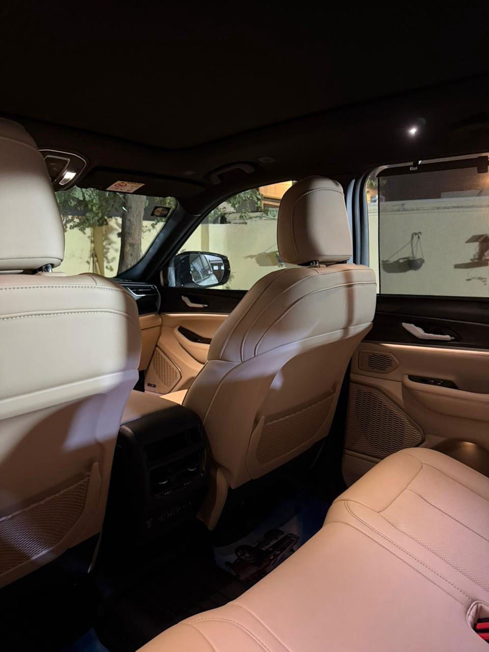 السلام عليكم،
للبيع: جيب لمتد بلاس (Jeep Limited Plus) 🚗
🔹 الحالة: [مكفولة وكالة هارلم / بحالة الوكالة].

🔹 ماشية: 3 ألف كم فقط.

🔴 المواصفات:
🔺 المحرك: 6 سلندر، سعة 3.6 لتر.

🔺 النظام: دفع رباعي (4X4) مع وضعيات قيادة متعددة.

🔺 المقصورة: مقاعد جلد فاخرة (تدفئة وتبريد للمقاعد الأمامية).

🔺 التكنولوجيا: شاشة كبيرة تدعم Apple CarPlay و Android Auto.

🔺 النظام الصوتي: نظام صوتي بريميوم عالي الجودة.

🔺 الأمان: رادار، تنبيه خروج عن المسار، كاميرا °360، وحساسات أمامية وخلفية، توقف ذاتي.

🔺 الإضافات: فتحة + سقف بانوراما، تشغيل عن بعد، دخول ذكي، صندوق كهربائي، مرايا جانبية كهربائية.

🔷 رقمها حلو شبه مميز.

💰 السعر: 46,500$ وبيها مجال

🔴 السيارة مغلفة بچم PPF ضمان 10 سنوات
يجي وياها چادر خاص مضاد للشمس والحالوب غير مُستعمل + أرضية روزلاين + لاصق حماية للشاشة الوسطية غير مُستعمل.

📞 للتواصل والاستفسار: ***********
📍العنوان: بغداد، العرصات
