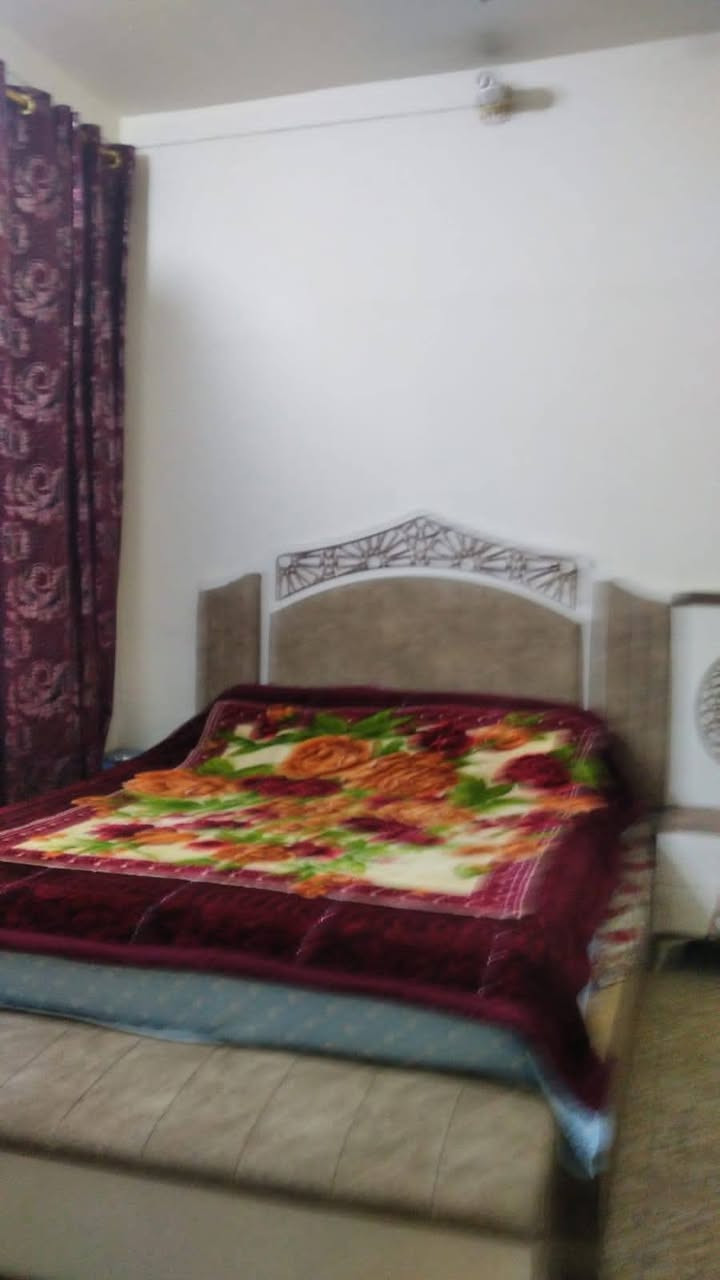 دار للبيع 100م شليمان طابقين منطقة 40 يتكون من استقبال وصاله ومطبخ و٣غرف السعر١١٥ وبي مجال مكان نجف حي الوفاء الاستفسار ***********
