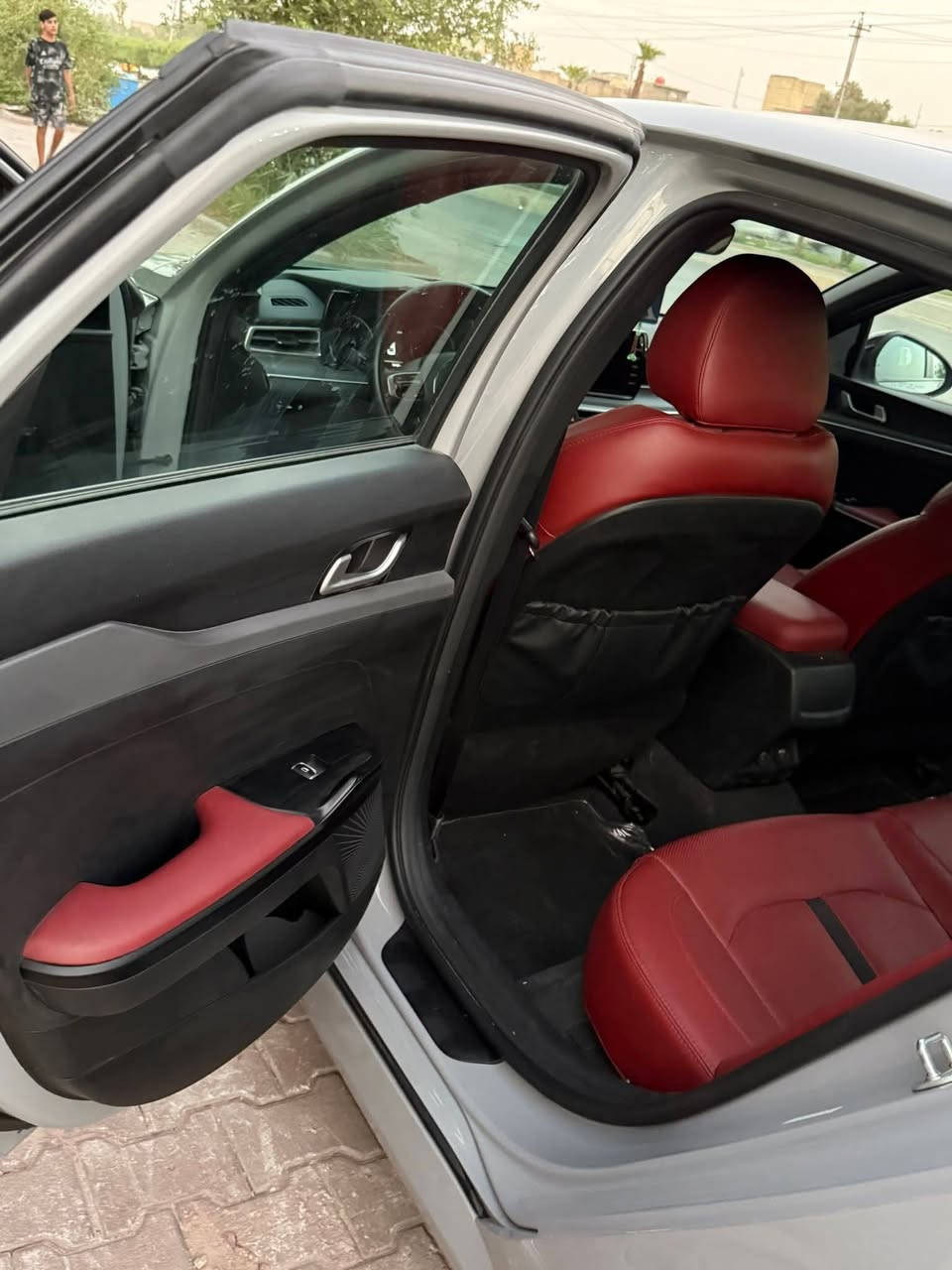 سلام عليكم عندي كي5موديل 2024 فئه جي تي الاين معوقين  السعر190 وبيهة مجال مكان بغداد رقم مبايل ***********
