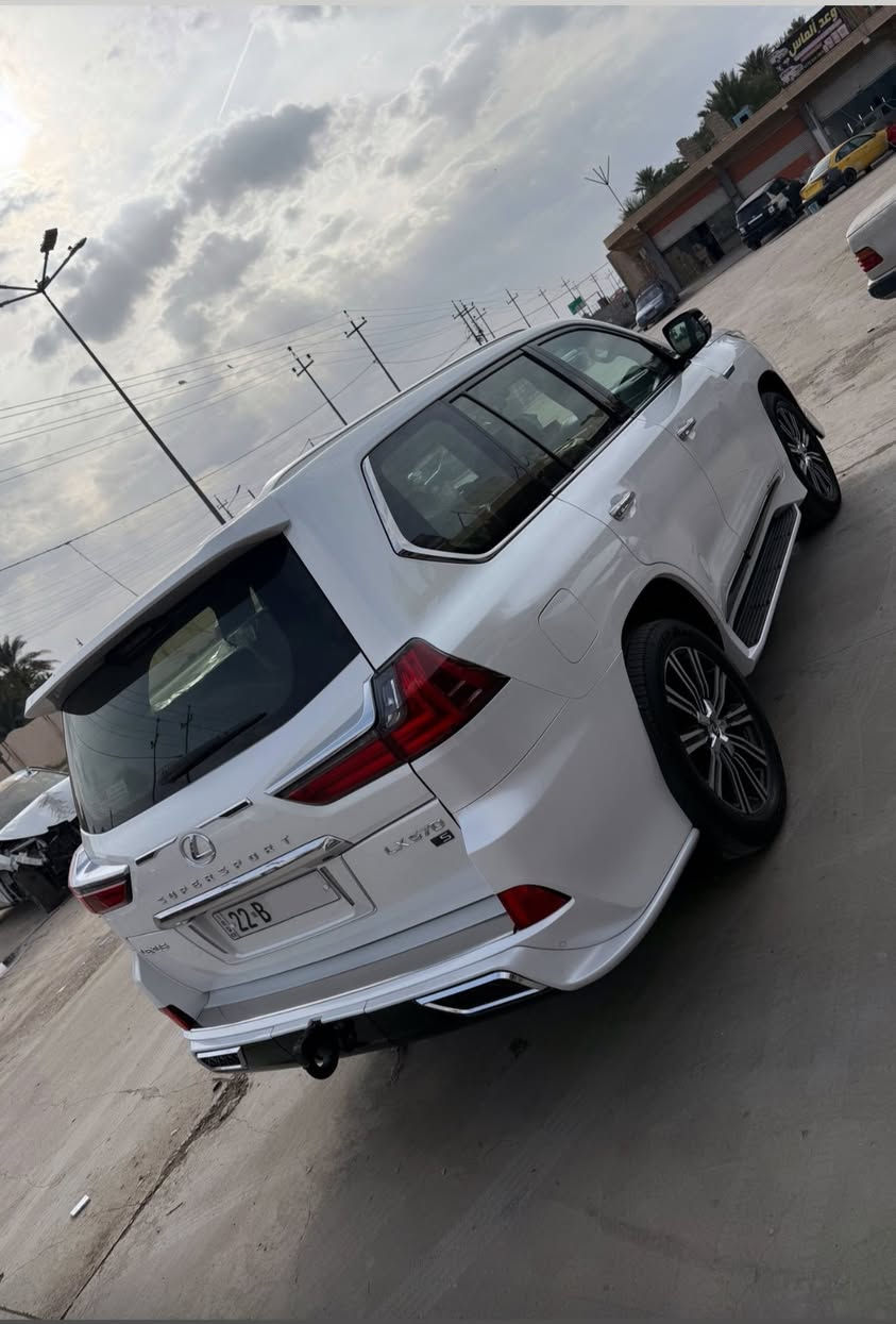 ﷽
‏‎سلام عليكم 
 للبيع 💵
الفخامه والجمال بسياره وحده
‏LEXSES _ LX _570 _2019 brem
لكزس 2019  فول مواصفات 1/1 
رقم اربيل
‏SPORT /Sفول مواصفات محرك5700
ملاحظه( السيارة مكفوله كفاله عامه ♥️ 
نظيفة بمعني الكلمة حتا دعاميات بشرط 
(السبير مانزل )
والعدة غير مستخدمة
  وشرط الفحص 
گير و محرك بشرط كفاله 
________👇🏻المـواصـفـات 👇🏻___________ 
داخل احمر المرغوب  ♥️
حساسات امامي خلفي 
كامرات 360 امامي وخلفي وجانبيات 4 كامرات 
مري شفط ونظام ترحيب 
تبريد ب الكشنات
باب خلفية كهرباء وشفط 
لايتات دبل عدسة + LED
جميع الكشنات كهرباء
تدفئة + تبريد 
زنون بلادي
    جكات 
فتحة   ثلاجة 
نظام اقتصادي بانزين ECONOMY 
بلوتوث وتليفون ونضام الملاحة
ونظام تثبيت السرعة التكيفي المزود، ونظام صوت Mark Levinson مع 21 سماعة.
ومقاعد قابلة للتدفئة والتهوية
شاشات عدد 3
نظام مانع الانزلاق
نظام نزول المنحدرات 
اشارة في المرايا الجانبية
مخرج منفذ الطاقة ⚡
‏  Bluetooth / USB
بردات أبواب خلفية  
شاحن هاتف Wairlees
ستيرن كهرباء + خزن ستيرن + خزن كشنات
وبعد بيهة هواية مواصفات 
جديدة جدا  واستعمال نظيف جداً 
بالعافية ع تكون من نصيبة يستاهله
              
*********** الاستفسار
