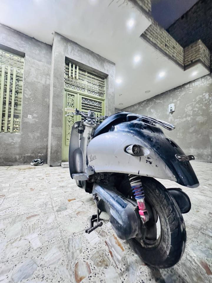 السلام عليكم دراجه كلاسك اللبيع كوم حديد ١٥٠بيها مجال بصيط مكان بغداد المدينه  الصدر رقم هاتف ***********
