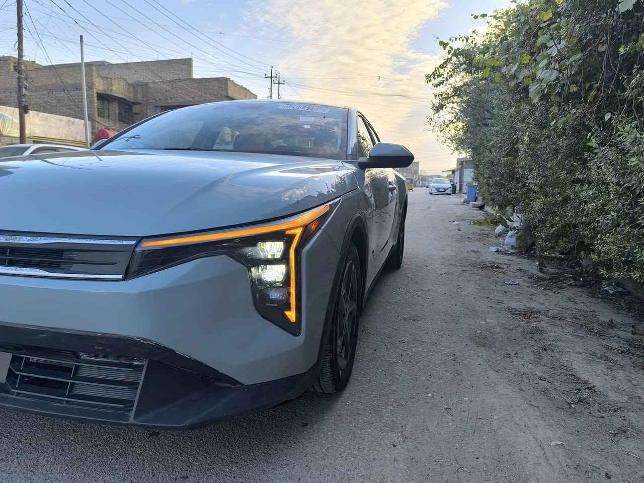 الفورتي الشكل الجديد كلياً موديل
KAi K4  25 ( وارد امريكي ) . 
ماشية 11 الف  فقط . 
لون مميز سمنتي 
حادث بسيط قطعة وحدة فقط بنيد 
( بنيد صبغ فقط ليبلغ واحد السيارة )
مواصفات ( محرك 2000 دوش سمارت ذكي . بصمة تشغيل وابواب وصندوك ، تشغيل عن بعد ، شاشة ايباد كبيرة ، كاميرا خلفية ، ويل كب ، سايد بريك دكمة ، لد نهاري شمسي ، لايت 3 عدسات زنون بلادي ، بك لايت لد ، رادارات 360 ومانع توقف ، نقاط عمياء ، كروس سرعة ، مانع انزلاق ، تحديد مسار ، اوتو هولد ، نظامين قيادة ، وباقي مواصفات LX . المعروفة ) . حجر بشرط بلادي .
السعر / 158$  مكلف بلنشر 
الشراي يتصل على رقم ويدلل ***********
مكان / بغداد البلديات . وأي تفاصيل راسل واتساب او اتصل
