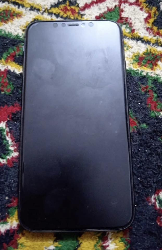 السلام عليكم 
للبيع ايفون 11عادي بطاريه 93
الذاكره 128 جهاز ماا مبدل بي اي شي 
وضع شركه 
للتواصل ***********
