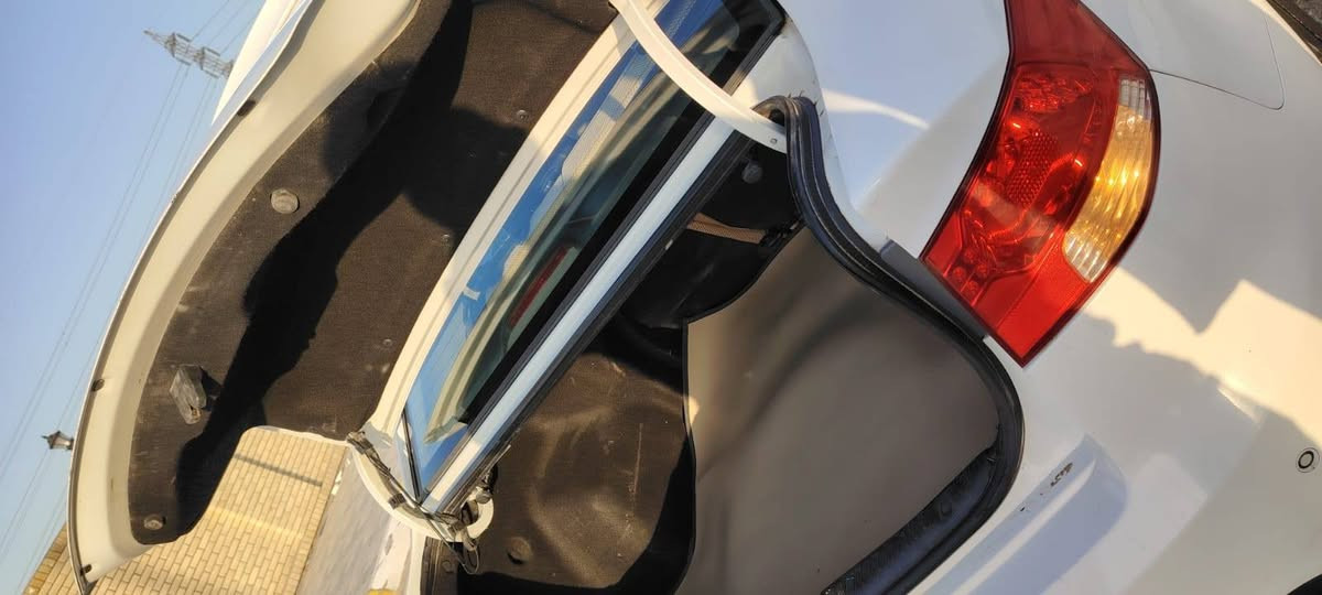 سلام عليكم سيراتو موديل 13خليجي  فول مواصفات ماعدا البصمه مري كهرباء شفط تحكم ستيرن حساسات رادار اشاير بل مري فتحه سقف مكينه لا تنقيص ولا تبخير ناعمه كير ست نمر تدفئه تبريد حداديه خير من الله السياره رقم انكليزي وما مطلوبه 1000دينار السياره عندي بيه وكاله عامه تحويل بالاسم سعر 115وبيه مجال العنوان واسط خاچيه للاستفسار الاتصال على الرقم التالي ***********
