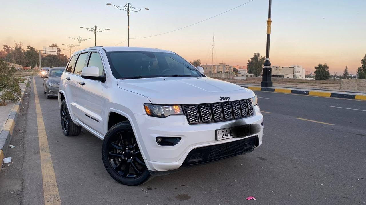 Jeep GRAND CHEROKEE 2021 

((للبيع)) 

((السياره كلين تايتل من الدعاميه لي
الدعاميه وارد امريكي 
جديدة السياره ونظيفه))

جيب كراند شيروكي ( بلاك توب ) 
موديل 2021 فور ويل 

رقم شمالي دهوك بأسمي تحويل مباشر 

اللون : ابيض 

كافة الايرباكات سليمة 

عداد المسافة :44 الف ميل 

حجم المحرك : 6سلندر (3600) 

مواصفاتها : بلاك توب 

فور ويل 

ويل 20 

بصمه دخول + تشغيل 

تشغيل عن بعد 

3 وضعيات قياده

حساس خلفي 

رادار خلفي + جانبي 

كشنات جلد + كنتاره

تدفئه المقاعد الاماميه

تدفئه الستيرن  

تحكم ستيرن  

صندوك كهرب
 
شاشة كبيرة 

وبعد بيها كثير شغلات 
سعر السيارة (300) ورقة 

عنوان السيارة / موصل 

للاتصال او للتوصل واتساب على الرقم 
***********

