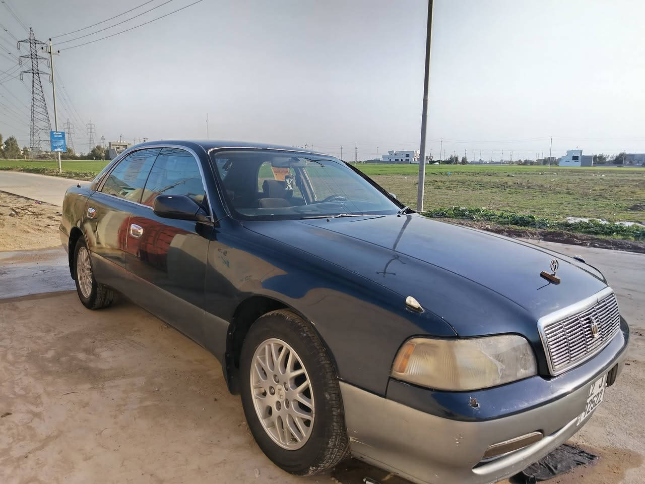 سلامو عليكم سياره للبيع كراون ماجيسته موديل 1994 سياره صبغ جماليه ارقام وسنويه جديد باسمنه اتصال على الارقام التاليه واتساب ***********
