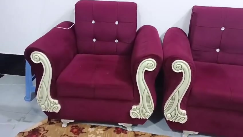 السلام عليكم تخم للبيع سبع مقاعد نظيف واي ضرر ما بيه سعره 125 عنوان كربلاء نظره السلام***********
