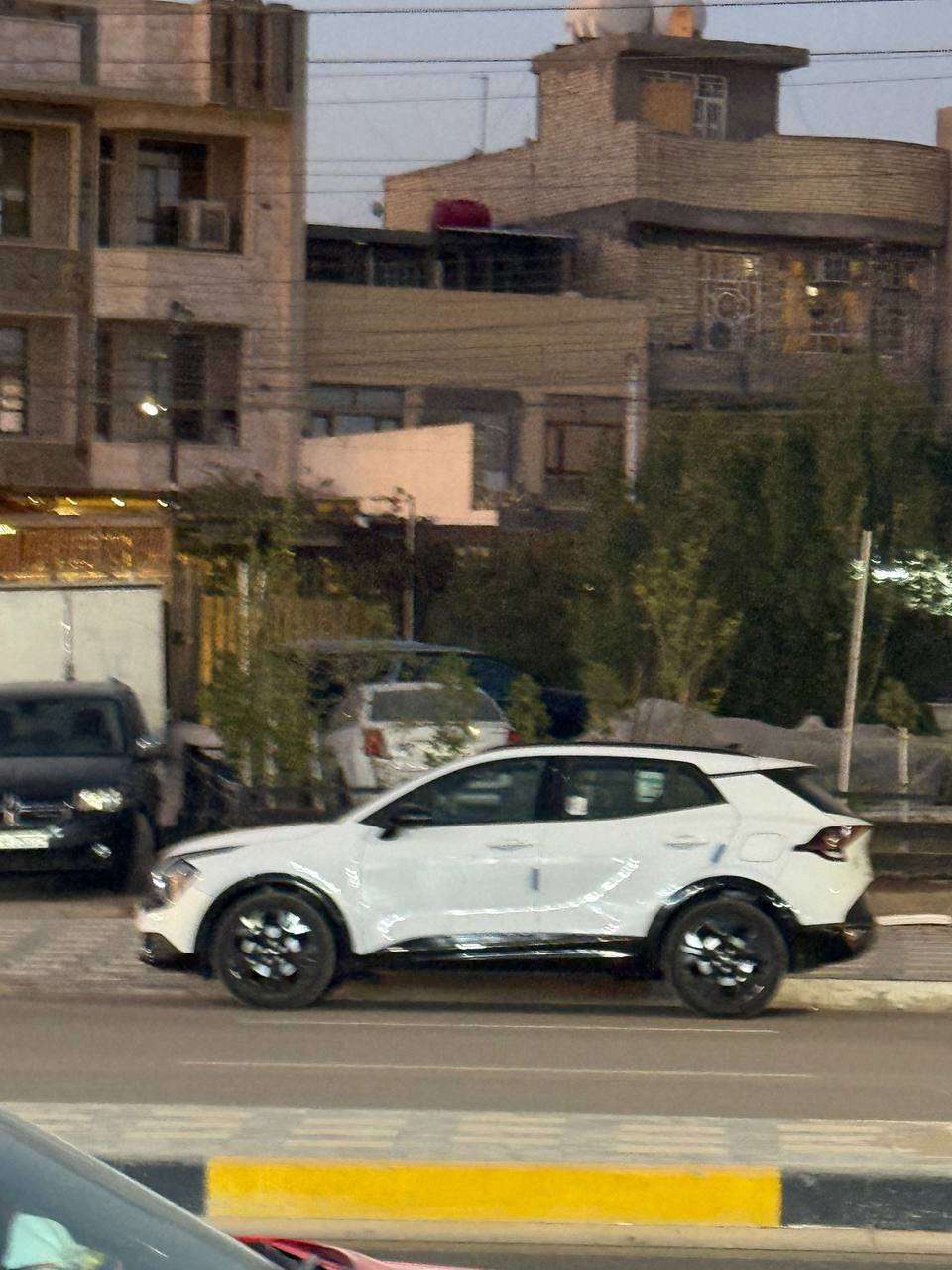 سلام عليكم ورحمه الله وبركاته اخواني سبورتج 2025 بلاك اديشن  سياره ماشيه 20 الف حقيقي ماشيه قليل 
كفاله عامه عداء شخطه وبارد بلباب مصلح جه سايق الخلفي فول مواصفات مزوعه بانوراما كشن تدفئه مقاعد تدفئه ستيرن 6 ايرباك محرك 2000 كشنات كهرباء وتشغيل عن بعد وجنطه كهرباء درايڤ مود 3 وضعيات 

مكان بغداد البلديات 

سعر 37 مليون 
هاتف ***********
