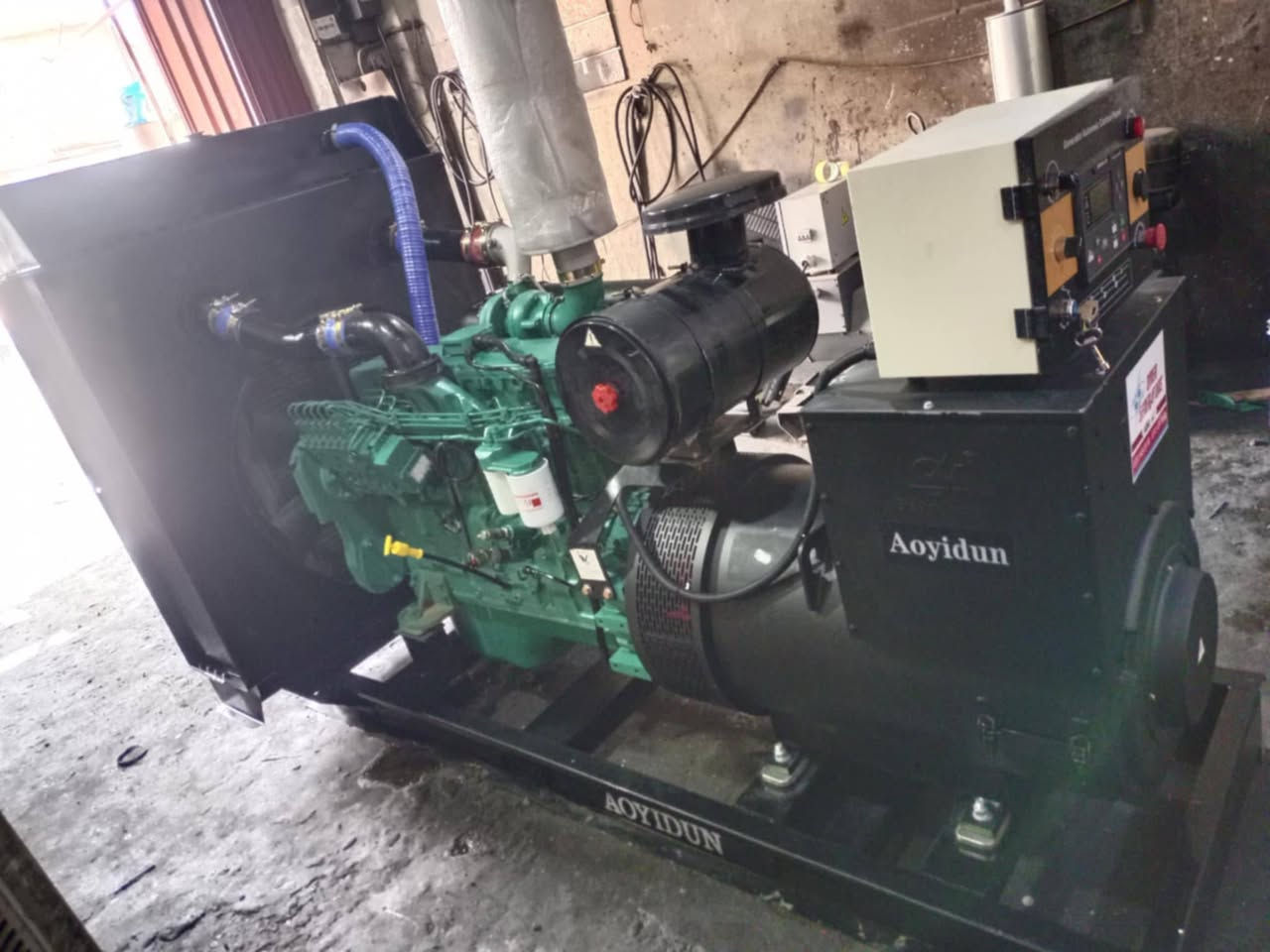 السلام عليكم. يوجد لدينا 
كمنز 24 ولف 250 گيفي. مولد بلادي 
صفر ممشتغل شرط الحمل والتشغيل 

ويوجد أيضا. كمنز 150كيفي حجم المحرگ 102. بلادي. شرط الحمل والتشغيل 
صفر ممشتغل

يوجد ايضااا عدة أنواع #المولدات. #والدويزات
العنوان // أربيل الصناعه الجنوبيه🌏
محل ابو علي. ***********.  📲
يوجد لديناا توصيل لجميع محافضات العراق 🚛
