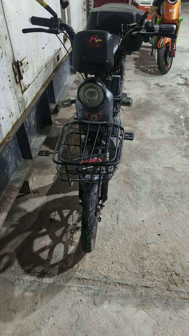 السلام عليكم دراجه شحن حجم 20 نضيفه كلش شغال السعر 300 وبيها مجال قليل مكاني بصره ياسين خريبط للشراي ***********
