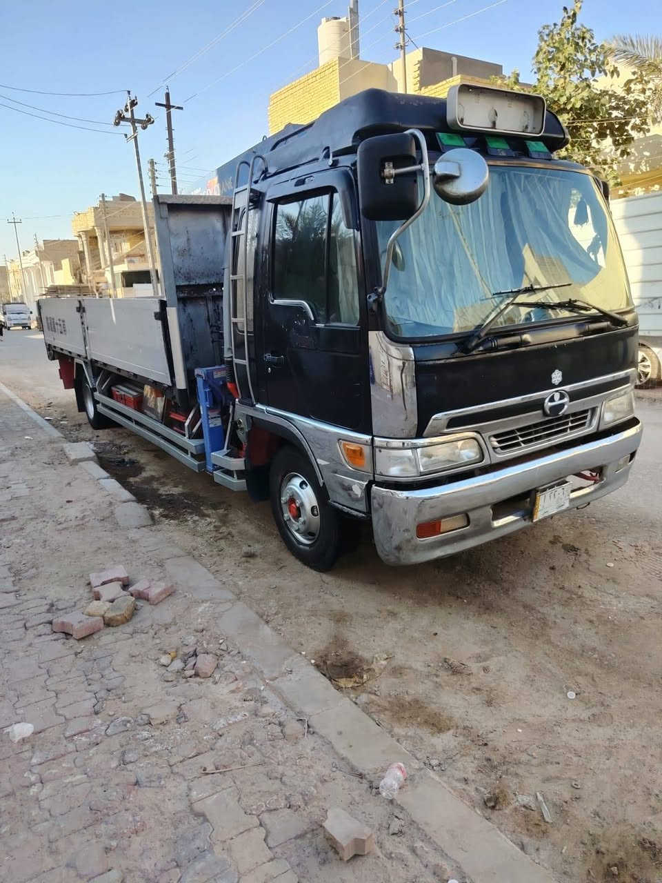 السلام عليكم سيارة هينو كرين انگر ابوشفه للبيع طول 6/25متر كرين كاركوخمس سلايتات رجلين مخالف رجلين خلفيه محرك 80 سوبر تخم تاير بدي جسور حديد بلادي گاعيه جگر سياره جاهز رقم بصره باسمي موديل 

2001 مامعلايه  الموبايل  ***********
***********
