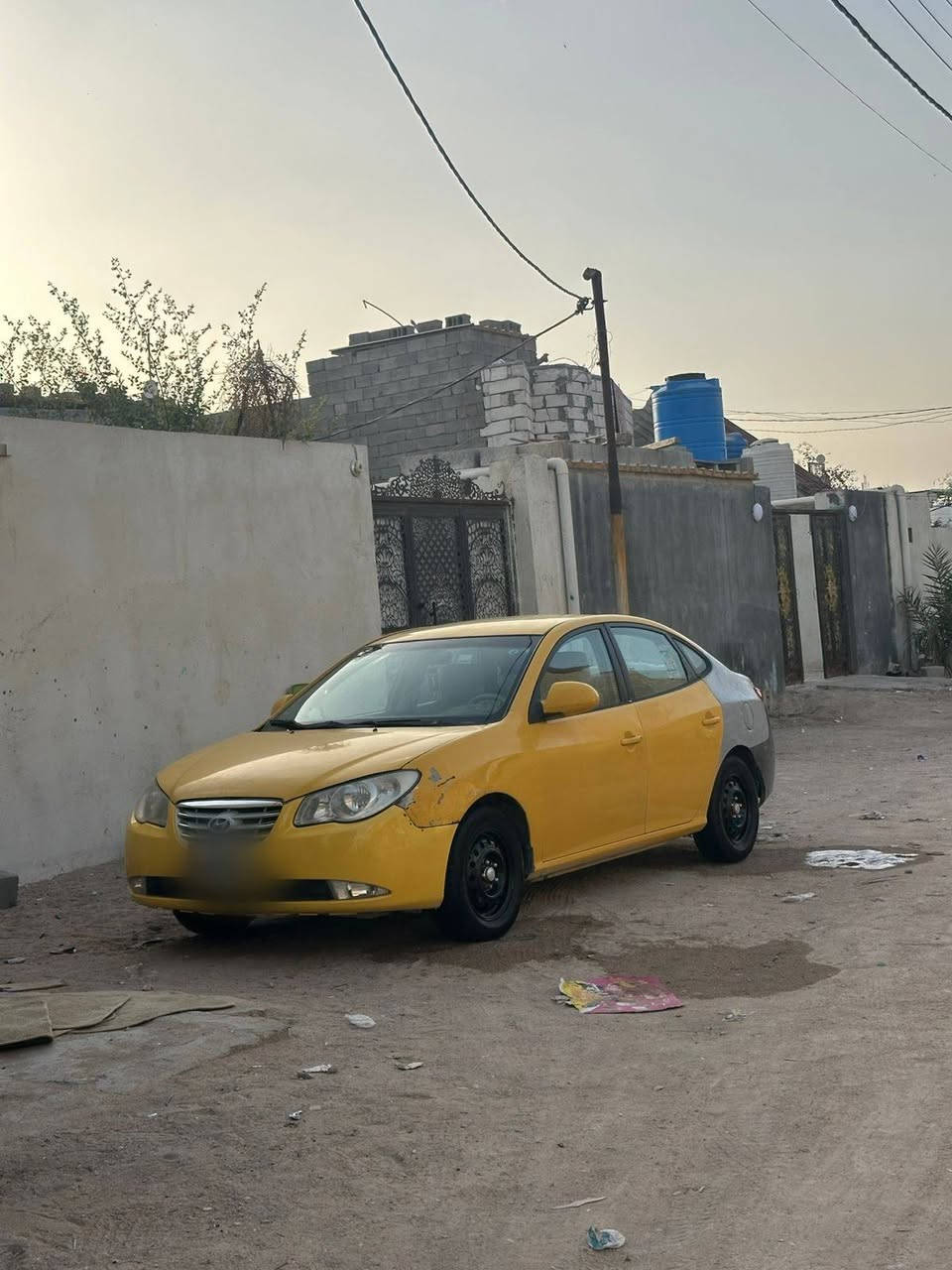 السلام عليكم الانتره موديل ٢٠١١ بسمي السياره بيها ظربه من الخلف كير ومكينه مكفولة مصفره هيه وغرامات مكان السياره الزبير سعر ٧٥ رقم الهاتف ***********
