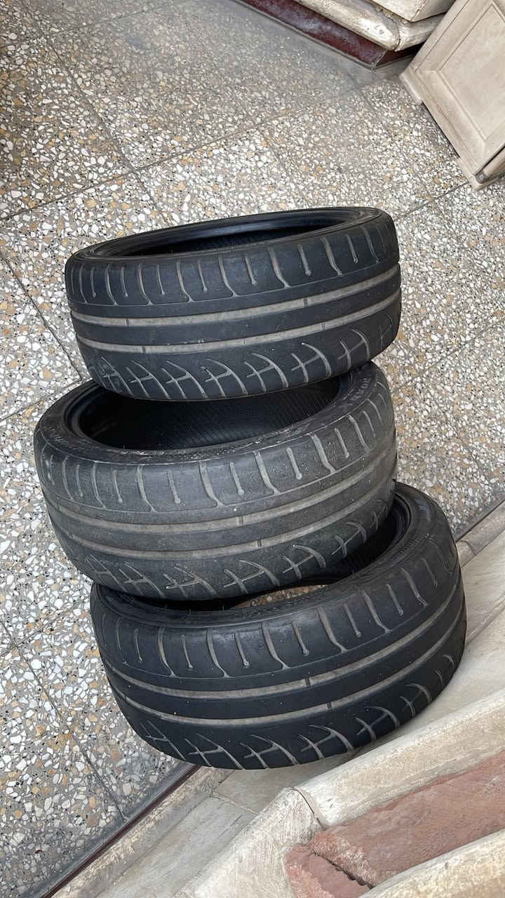 تايرات سم سلك صيني للبيع
تلاث تايرات نظيفات انتاج نهايه سنه ٢٠٢٣ 
ابيعهن كلهن سوه 
مكاني بغداد 
سعر ٧٥ الف
قياس ١٨ / ٤٠ /٢٣٥ 
***********
