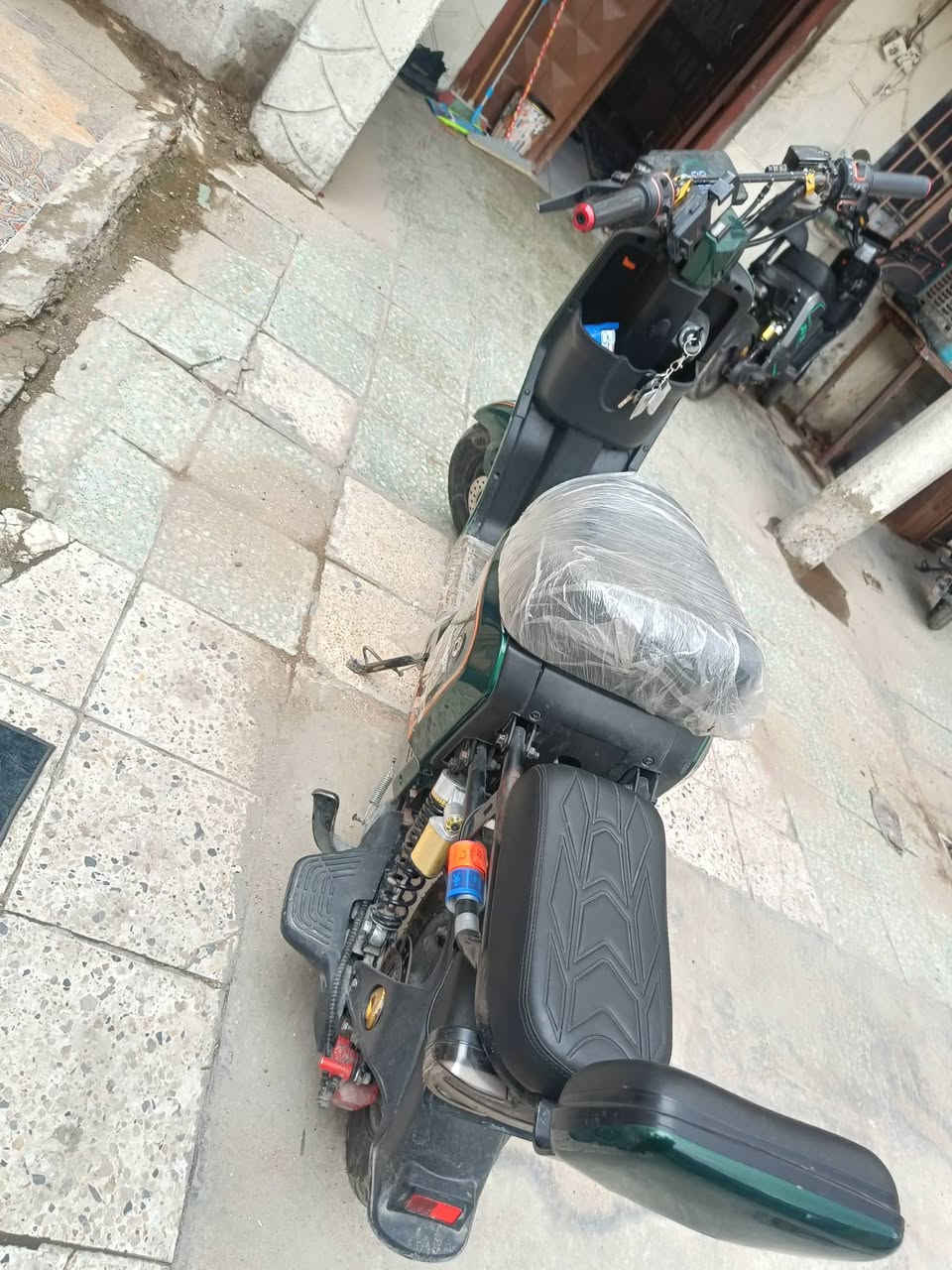 السلام عليكم دراجه شحن للبيع شركه بغداد مكان دراجه بغداد حي العامل ست بطاريات صغار جدد الفحص والسعر 310 قفل بالشراي تصل رقم ***********
