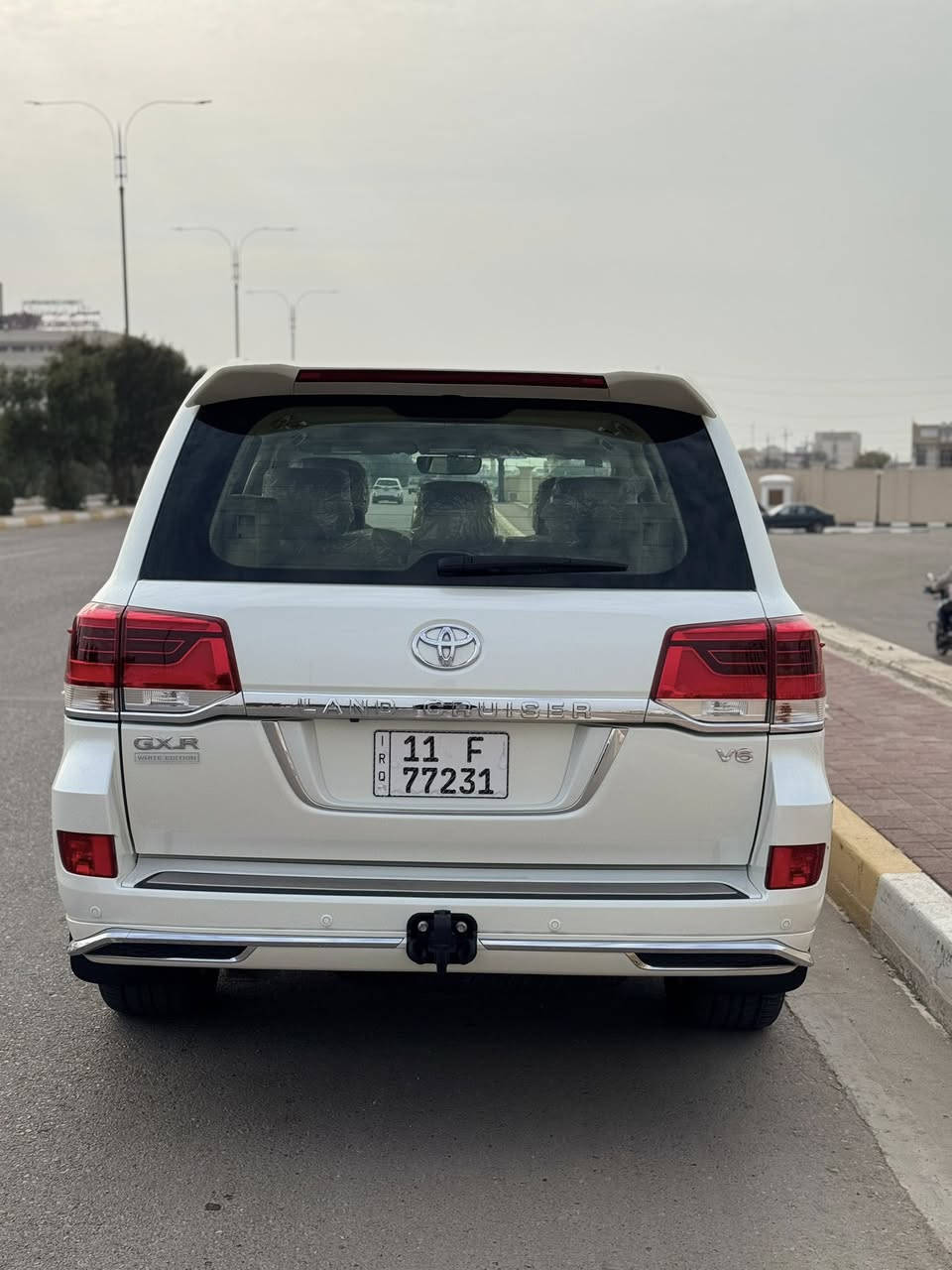 على بركة الله
تيوتا لاند كروز 2018
مكفولة كفاله عامة 
عدا بارد بسيط بالباب الي ورا الصدر 
السياره حيل جديده وعلى ايد وحدة 
رقم بغداد 
بأسمي وتحويل مباشر 
صندوق كهرباء 
شاشات خلفية 
شاشة بلادية 
مري شفط 
6v 
كراسي كهرباء 
كشنات جلد 
فتحه سقف 
هوك خلفي 
3 قطع تبريد 
حساس امامي خلفي 

ماشيه 123 الف فقط 

مكان السيارة الرمادي 
السعر  485 وبيها مجال 
***********
