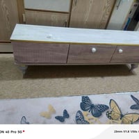 ميز شاشة • نضيف • نجف