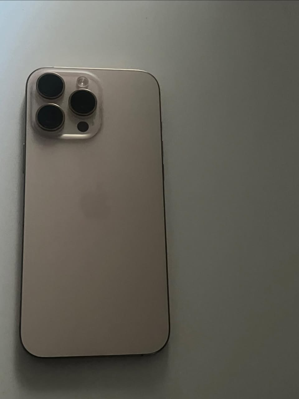 ايفون ١٦ برو ماكسن نضيف.     ***********
