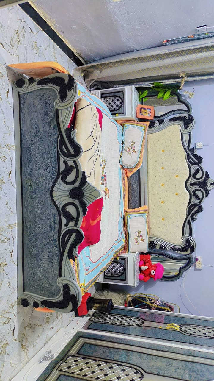 سلام عليكم غرفة نوم تصميم تركي وخشب عراقي غرفه نضيفه جدا استعمال اقل من شهر ٨ قطع السعر 800 مكان بغداد الحسينيه ***********
