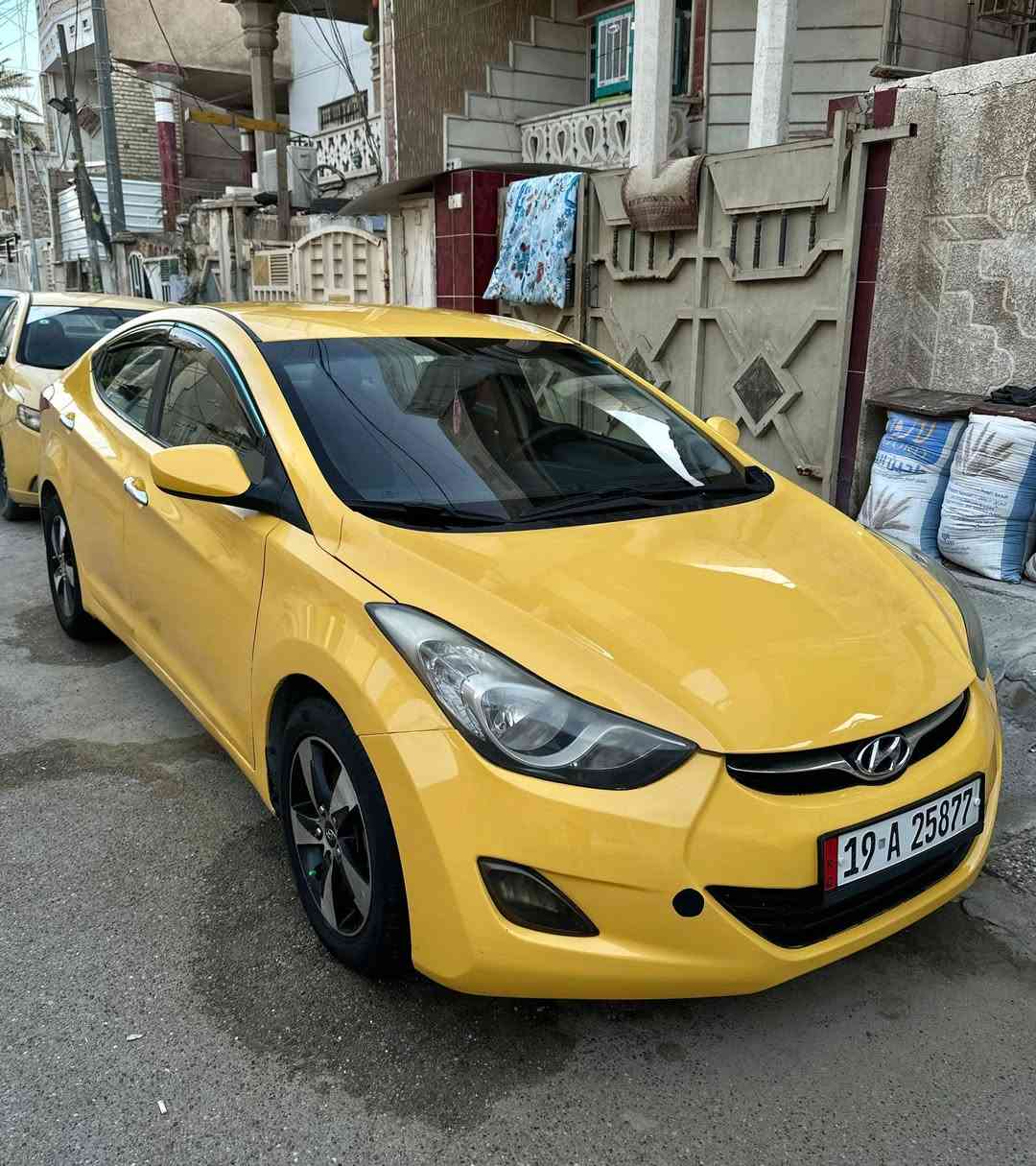 السلام عليكم
النترا 2013 كندي 
كير اوتوماتك
مكينة 1800 دوش
حادث بنيد تصليح بسيط بالفخذة 
سيارة جاهزة مبيها نقص تبريد شغال صدرها حلو
رقم كربلاء  دولي باسمي مصفره هيئة وغرامات 
مكان السيارة بغداد الحرية 
السعر 93 بيها مجال جداً بسيط 
للاستفسار 
***********
