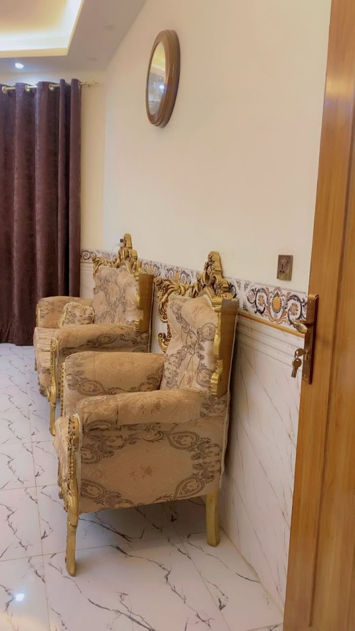 السلام عليكم تخم ملكي للبيع السعر٤٠٠الف الموقع زراعي الغزاليه قرب جامع الحديثي للاستفسار***********
