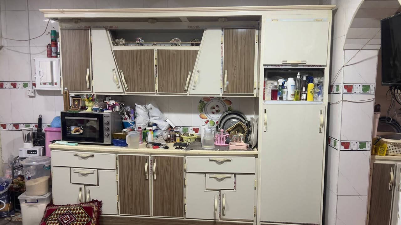 السلام عليكم اغراض مناسبة كلش وجوة السوك  بسبب انتقال الدار اخر بوفية بابين و ٣ابواب طباخ كاونتر عملاق ساحبة اوفن ثلاجة ميز تواليت ميز تركي وبعد عدهم غراض  رقمهم ‏‪***********‬‏ نجف حي المكرمة
