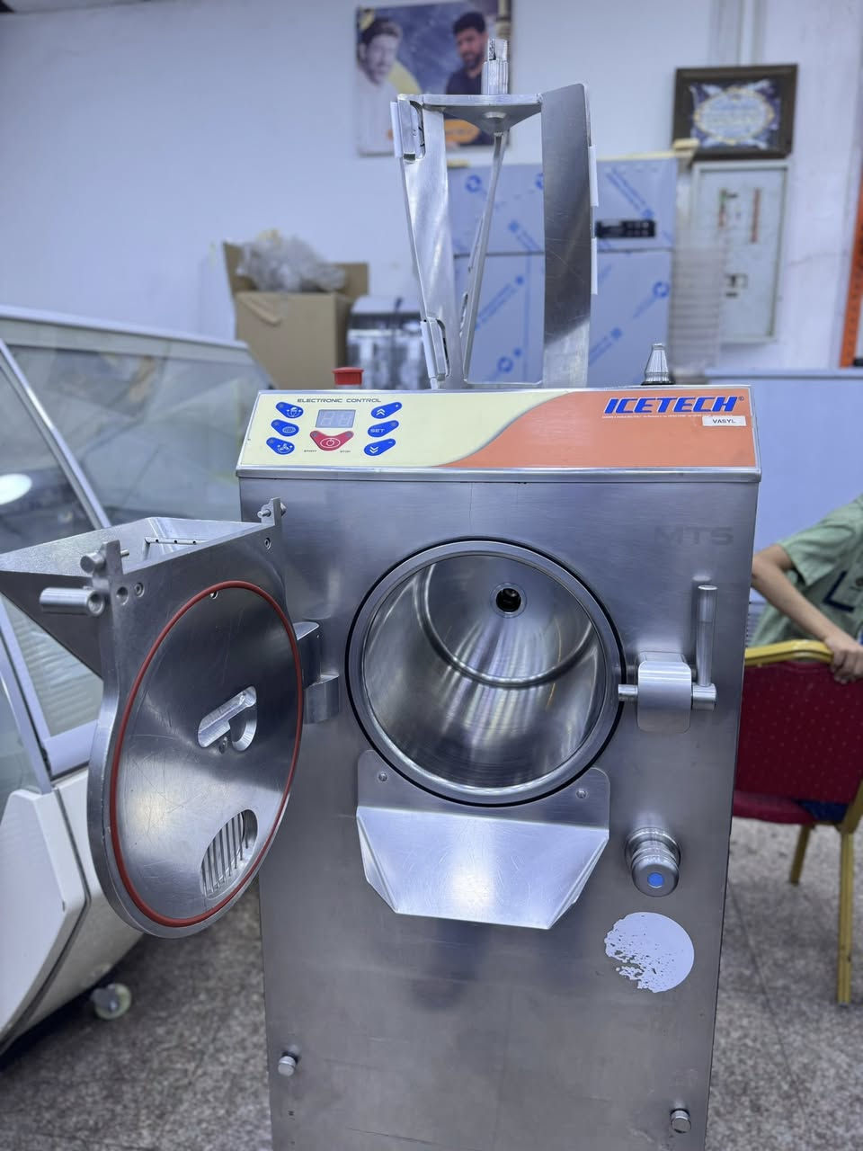 #معرض #الايطالي

إنتاجيه Ds  آيس تيك أيطاليا 🇮🇹

10 كيلوو 

موديل حديث 

مستخدم قليل  

نضيف جدآ 

كلشي بيه بلادي على وضع الشركة 

مستخدم خارج العراق 

تبريد ماء 

3 فيز

السعر والتفاصيل مراسله الصفحة 

اؤ الأتصال هـ *********** 

العنوآن بصره 

#سيدحسين
