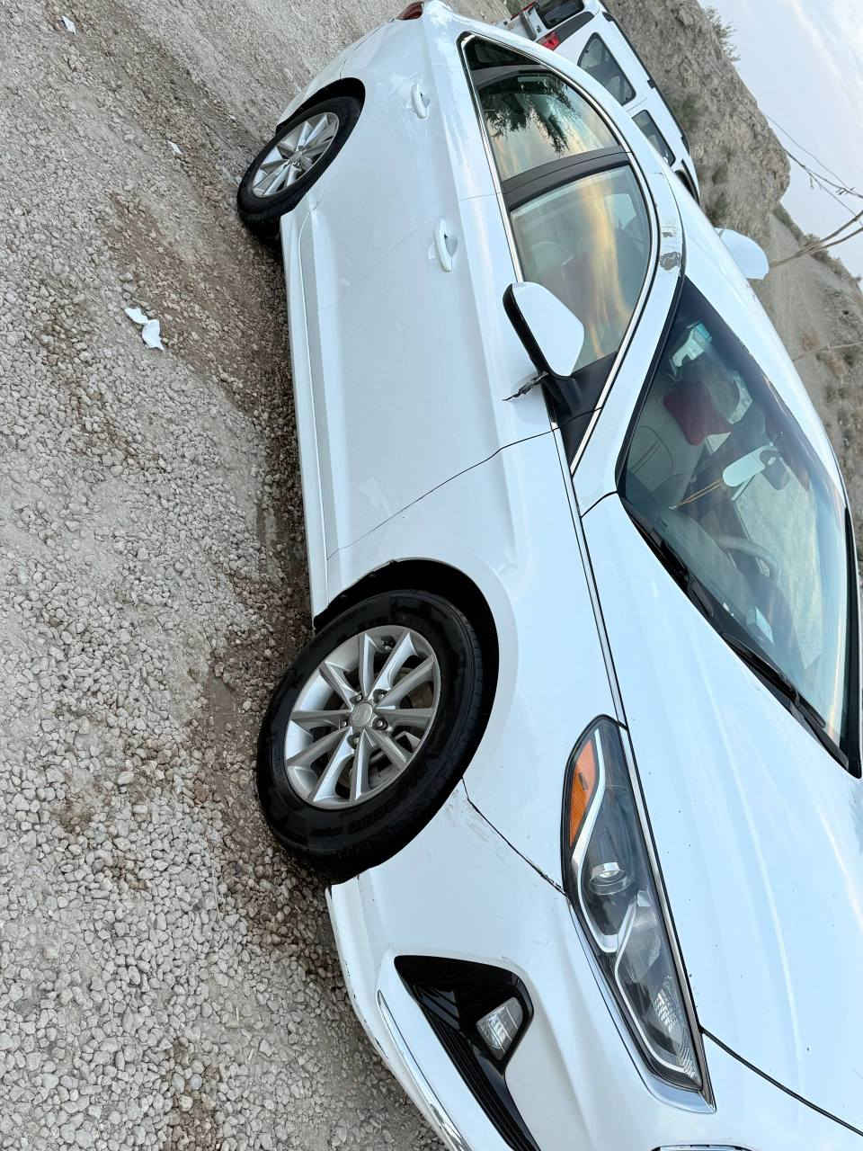 سلام عليكم
هونداي سوناتا 2018 امريكي بيها جاملغ جهة السايق مبدل والبنيد مصبوغ مكفولة لا شاصي ولا فخذه وبدون ايرباك
رقم قادسية معوقين باقي شهر وتصير حرة 
بيها تكشير بالقمارة وبتكم شوية
ماشية 86 مايل
كشنات جلد
كامره دوارة وشاشه جبيره ورادار جابني وخلفي
مابيها نقص مكاني غماس *********** ديوانية, القادسية
