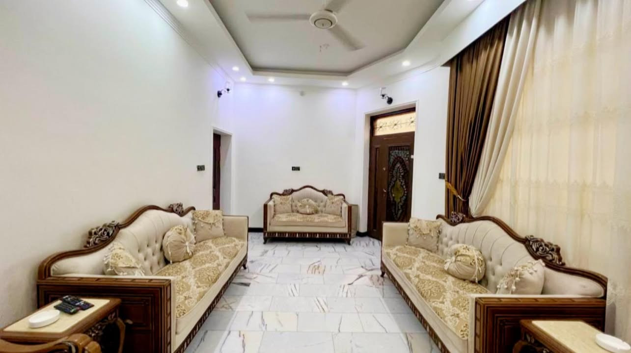 بسم الله الرحمن الرحيم 
▪️دار سكن للبيع المساحة 100 متر  10*10 
▪️الموقع ام الخيل 3 قرب شارع 20 
▪️بناء حديث طابقين مسلح الأرضية مرمر 
▪️الاول غرفة نوم +استقبال + مطبخ وصالة وصحيات 
▪️الطابق الثاني غرفة نوم وصالة وصحيات 
يباع مع الاثاث او بدون أثاث مع الاثاث السعر 195 
بدون اثاث 185 الدار 🏠 فارغ يسلم مباشرة بعد الاتفاق 
للاستفسار اكثر مراجعة مكتب الضياءين للعقار او الاتصال على ***********
***********
