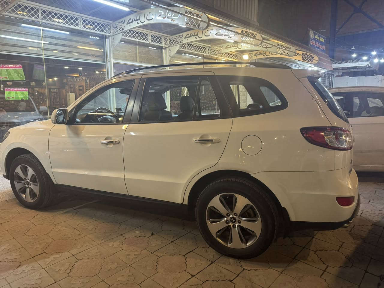 السلام عليكم اقره التفاصيل حته ماتفشل وياك  وشرط اليشتري يداور للبيع موديل 12 ماشيه 215 تقريب محرك 4 مفتوح رقم نجف مميز ومكاني نجف اخي السياره كفاله من الصبغ بيه بارد بل باب الخلفي قليل كلش حته مابين تخم تاير حدايه جديده وبل عافيه للياخذه بدون خاص وبدون واتساب الشراي يتصل واني خادم السعر 145 رقم راعيه مباشر اني مكلف بل نشر ***********
