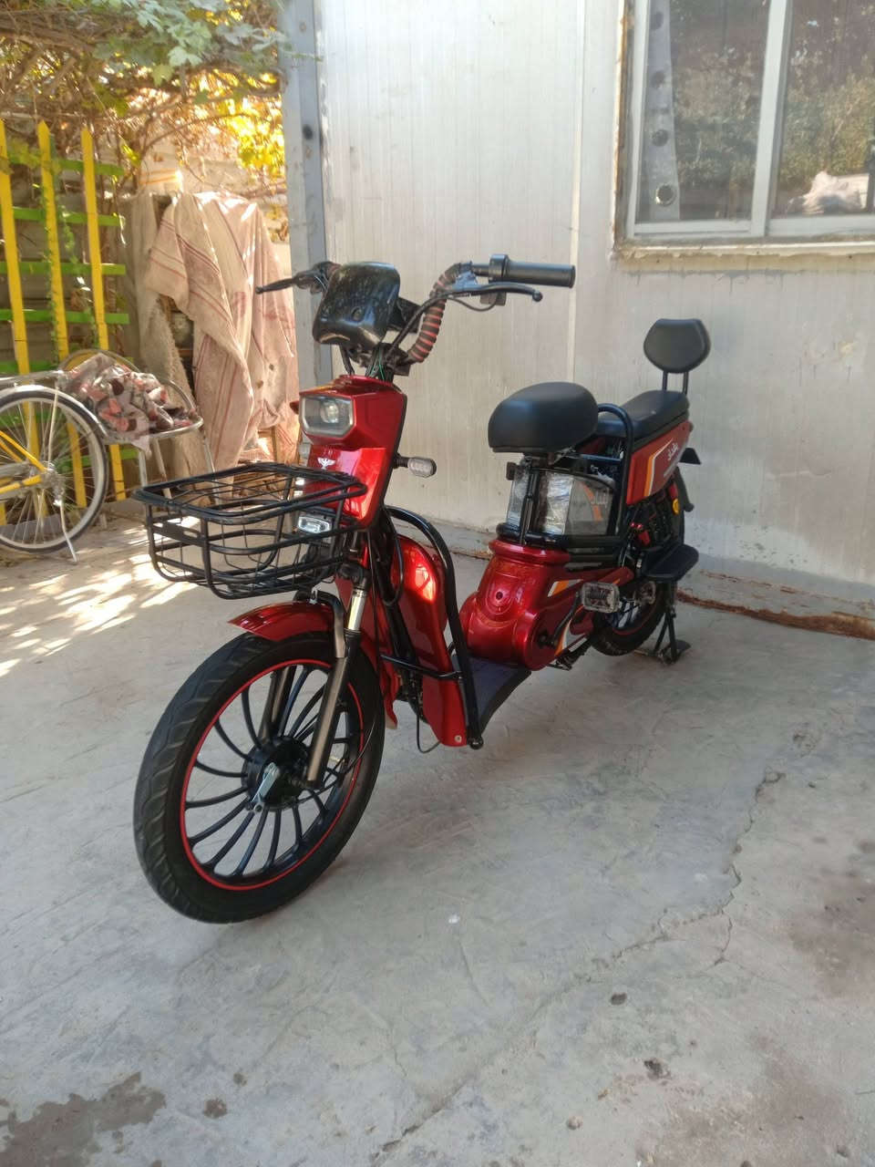 سلام عليكم دراجة شحن للبيع موديل 2024 جاهزة من كلشي بطاريات نص عمر تايرات جدد بيهة جهاز انذار حماية وبيهة سويجين وبصمة وكارت نسختين كهربائيات كلهن شغالة شاحنة اصلية السعر 400 وبيهة مجال عنواني بغداد الكرخ. للاستفسار ***********
