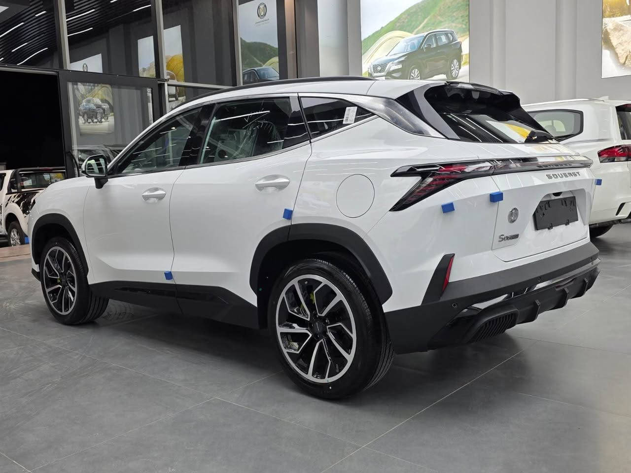 🚗 Soueast S06 Hybrid 2026 (Full Options)
📌 بەشی کوردی:
• جۆری ئۆتۆمبێل: Soueast S06
• مۆدێل: 2026
• بزوێنەر: هایبرید (بەنزین + کارەبا ⚡) - زۆر کەممەسرەف و بەهێز
• ڕەقەم: کاتی
• شوێن: هەولێر (سیارە)
• مواسەفات: فول مواسەفات (فول ئۆپشن)
✨ گرنگترین مواسەفاتەکان:
• بزوێنەری 1.5L Turbo پلاگ-ئین هایبرید لەگەڵ گێڕی پێشکەوتووی DHT.
• شاشەی گەورەی ناوەڕاست 15.6 ئینج (سیستەمی هۆشمەند).
• کامێرای 540 پلە (Panoramic 360 + دیمەنی ژێر ئۆتۆمبێل).
• سیستەمی دەنگی پێشکەوتووی SONY (8 بڵندگۆ).
• ویلی 20 ئینج سپۆرت.
• کوشنی چەرم، کارەبایی، لەگەڵ سیستەمی ساردکەرەوە (کاردەکات بە شەحن و بەنزین).
• سەقفی پانۆراما، لایتەکانی Matrix LED.
• شەحنکەرەوەی بێوایەری مۆبایل (50W Fast Charging).
• سیستەمی سەلامەتی (ڕاداری پێش و دوا، پاراستنی هێڵ، برێکی ئۆتۆماتیکی).
📌 القسم العربي:
• نوع السيارة: ساوایست Soueast S06
• الموديل: 2026
• المحرك: هجيني (بنزين + كهرباء ⚡) - اقتصادي جداً وقوي
• الرقم: رقم كاتي (مؤقت)
• الموقع: أربيل (سيارة)
• المواصفات: فول مواصفات (أعلى فئة)
✨ أبرز المواصفات:
• محرك 1.5L توربو پلاگ-إن هايبيرد مع ناقل حركة DHT المتطور.
• شاشة وسطية عملاقة مقاس 15.6 بوصة بنظام ذكي.
• كاميرا 540 درجة (محيطية 360 + رؤية الشاصي السفلي).
• نظام صوتي احترافي من SONY (8 سماعات).
• ويل كروم سبورت مقاس 20 إنش.
• كراسي جلد، تحكم كهربائي، مع نظام تبريد المقاعد.
• سقف بانوراما، إضاءة Matrix LED أمامية وخلفية.
• شاحن لاسلكي سريع للهاتف بقدرة 50 واط.
• أنظمة أمان متطورة (رادار أمامي وخلفي، تحديد المسار، فرملة طوارئ ذاتية).
📞 لۆ پەیوەندی و زانیاری زیاتر / للاستفسار والاتصال:
• ***********
• *********** أربيل, العراق
