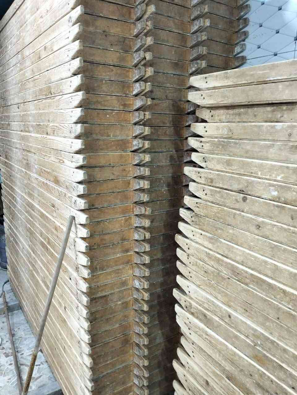 السلام عليكم طاوليات للبيع وهذا الرقم ***********
