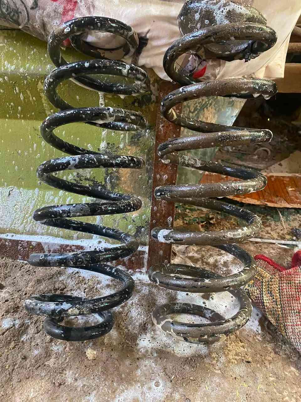 سلام عليكم غراض يوكن البيع  
زوج لايتات يوكن 
دعاميه اماميه 
الوياتً يوكن 
دعاميه خلفيه الفينيه 
مرايه جهت السايق 

الاستفسار ***********

