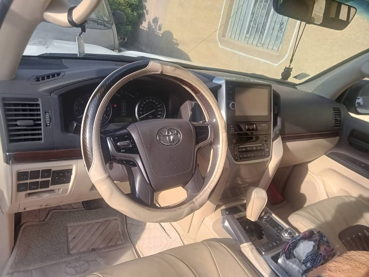 ١٧ مكفول من الصبغ ول تبديل فول عدا الجنطه مو كهرباء ماشيه ١٢٦ بيه مكانين بارد بسيطه كلش محرك سته السعرخمس دفاتر هاتف ***********
