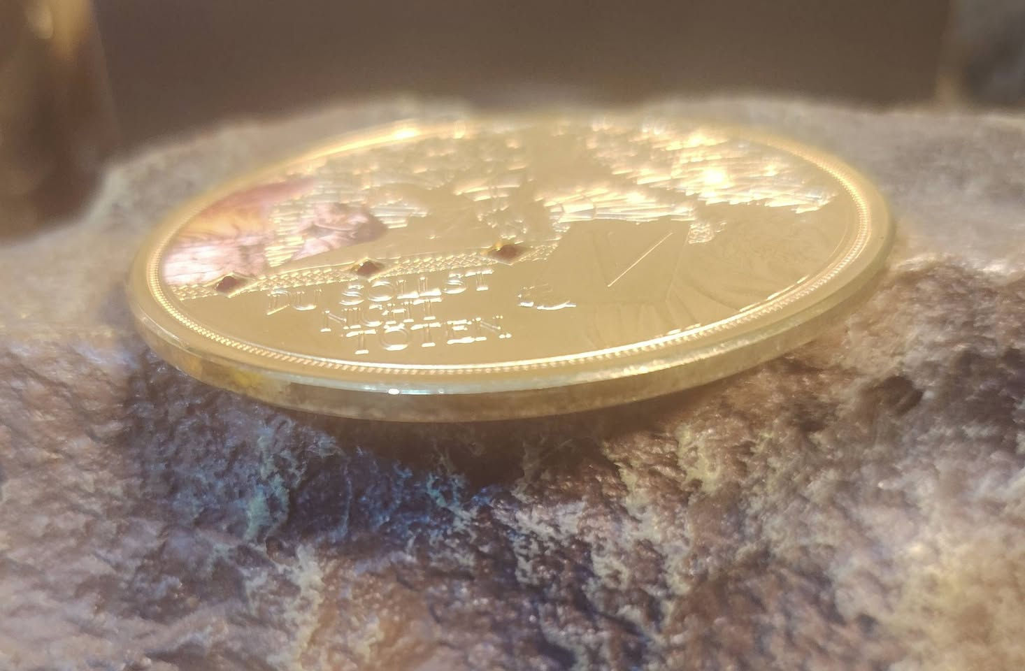 السلام عليكم.. مسكوكة أوربية تذكارية للوصايا العشر للنبي موسى..
قطر 7 سم / سمك 3 ملم  / وزن 95 غم
السعر 20.000..
توصيل كربلاء 3000 محافظات 5000


**إذا كنت صاحب هذا الإعلان وتريد حذفه لأي سبب، رجاءا أرسل رسالة إلى الدعم الفني**