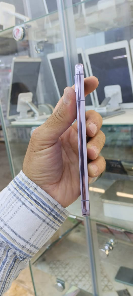 galaxy s22 5g

2سیم و زاکیره 128 گێگا و ڕام 8 گێگا شاشەی Daynamic Amolidx2 و نوێبونەوەی شاشەی 120هێرتزە و پرۆسێسەری snapdragon 8gen 1یی لەسەرە و سەماعەی ئیستریۆیە و تەنیا پشتی ئەو کاڵبونەوەیەی هەیە لەوێنەکاندا دیارە و وە پاتریشی بۆ گۆڕاوە پاک و خاوێنە و بەزەمانی هەمو شتێک  نرخی 265هەزار و مەعمەلەیە زۆر کەم

شوێن/چەمچەماڵ + گەیاندن هەیە شمشمل, السليمانية


**إذا كنت صاحب هذا الإعلان وتريد حذفه لأي سبب، رجاءا أرسل رسالة إلى الدعم الفني**