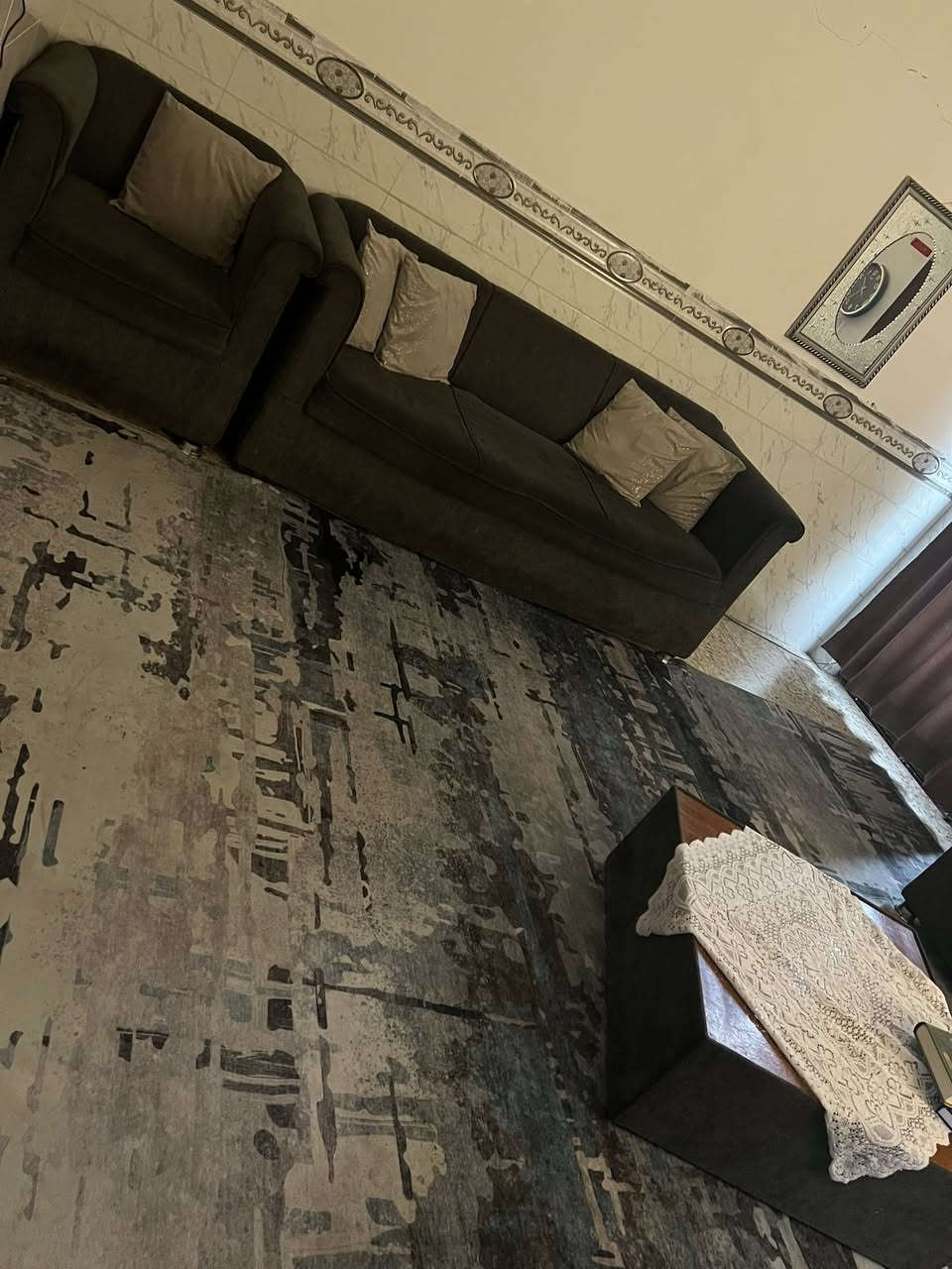 تخم مستخدم للبيع عشر مقاعد لون رصاصي غامق السعر 150 الف بي ضرر  
الكوشات والطبله الوسطيه وغطاء التخم هديه . 
العنوان بغداد 
الاتصال / ***********
