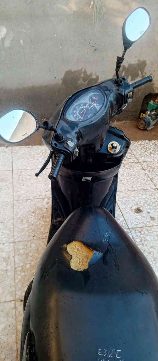 السلام عليكم دراجه بريز اللايت الفوق الدراجه نظيفه كابريتر الدراجه حلوه نظيفه ما مستعمله قليل الدراجه بدون اوراق اكف لك سرقه وعشاريا دراجه حلوه ونظيفه العنوان بغداد مدينه الصدر سعر الدراجه 700 وبيها مجال ‏‪***********‬‏
