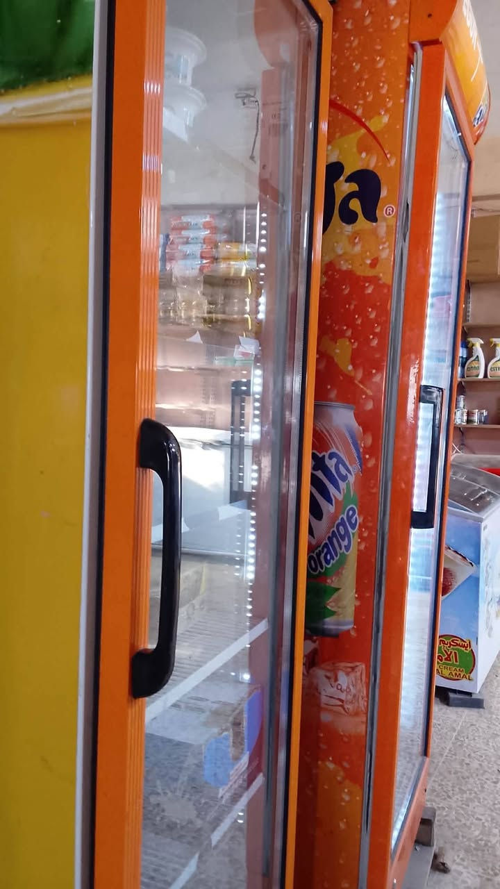 متوفر غراض محل مجمدات عدد ٢ 
مع عراضات عدد٣ شغالات 
 افقيه عدد ١
عاموديه عدد ٢
الحمره مو للبيع
العنوان البناء الجاهز مقابيل حي الملائين
مقابيل  الكمرك
شراي اتصل
***********
