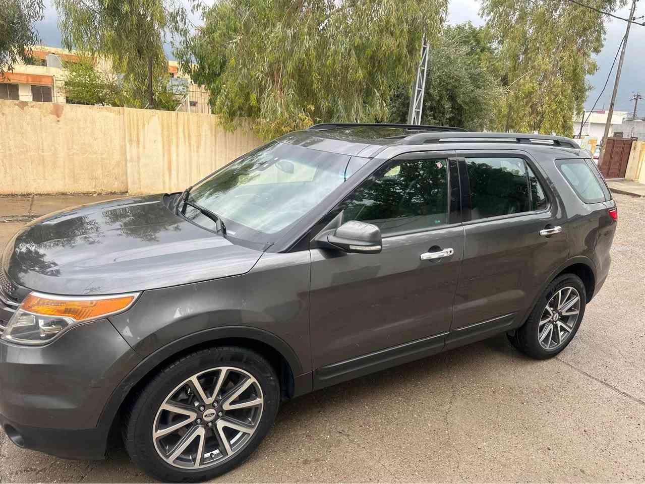 فورد ايكس بلورر موديل 2015 وارد خليجي مواصفات XLT لون نفطي محرك 6 سلندر كير محرك مكفول 
ظرر السياره قطعتين بدون دواخل شرط بجم كبس سنوبه جديد دفتر بانزين بي مواصفات السيارة فول 
سقف بانو راما
تبريد مركزي
كشنات كهربائي 
كشنات هيتر
كشنات 3 مقاعد يعني 7 راكب
مرايات اشارة
صندوك شفط كهربائي
شاشة كاميرا 
حساسات خلفي
ويل كروم بلادي 19
بلاجكتور
تحكمات استيرن شغال 
مثبت سرعة 
لايتات زينون 
سيارة جاهزة طخم تايرات صدر كهربائيات تبريد تدفئه كولها جاهزة مكان السيارة كركوك سعر (143$) مجال 
***********
*********** كركوك, العراق
