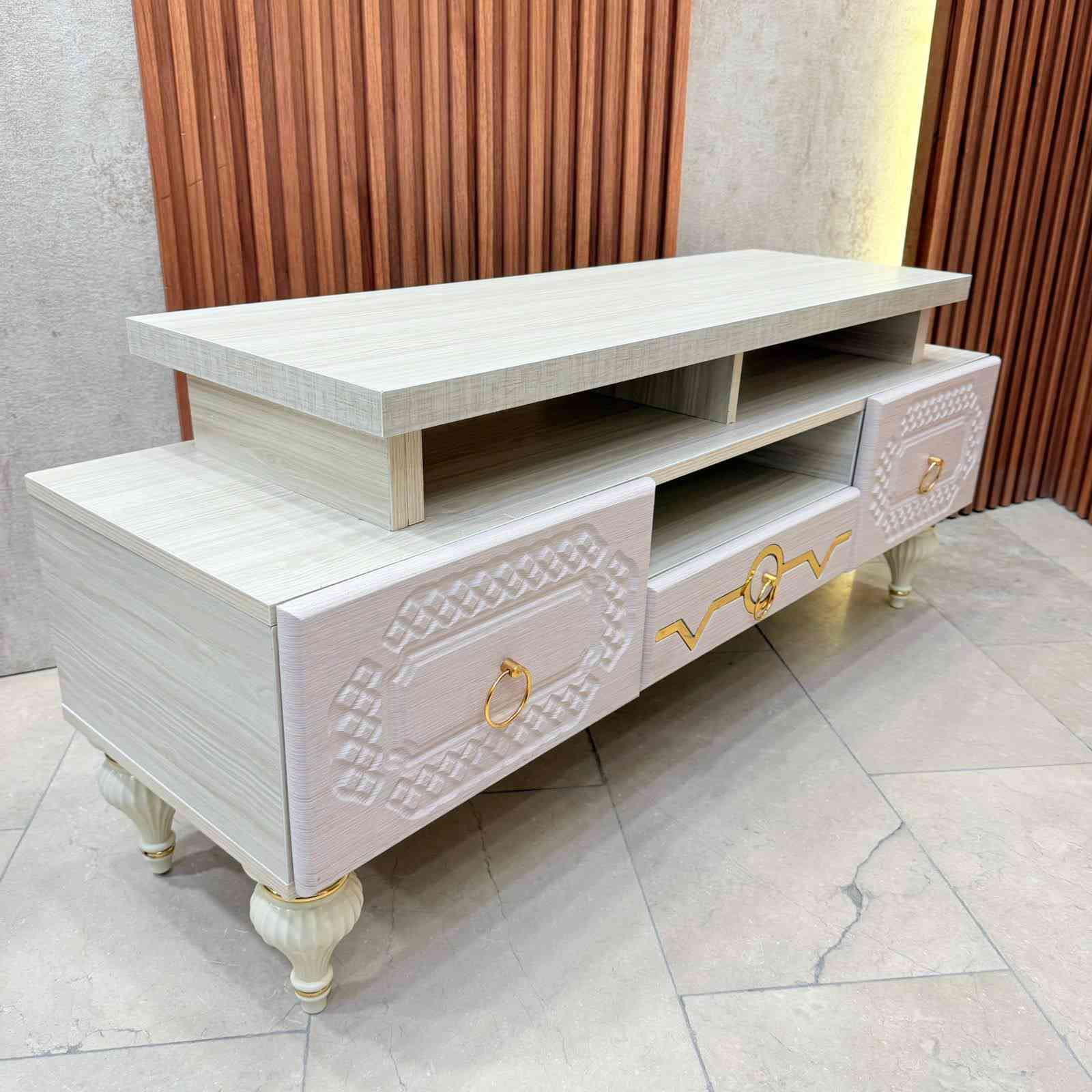 ميز بلازما 120 سم 
ارتفاع 50 سم 
عمق 35 سم 

توصيل لجميع المحافظات


**إذا كنت صاحب هذا الإعلان وتريد حذفه لأي سبب، رجاءا أرسل رسالة إلى الدعم الفني**