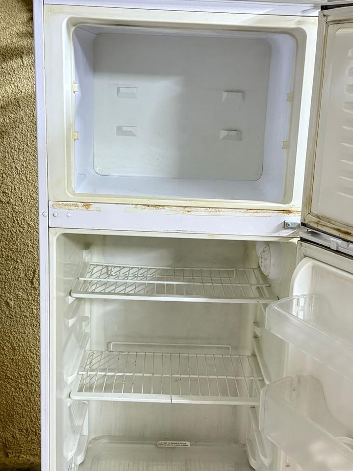 البيع ثلاجات عدد2وحده جبيره وحده صغيره ***********
