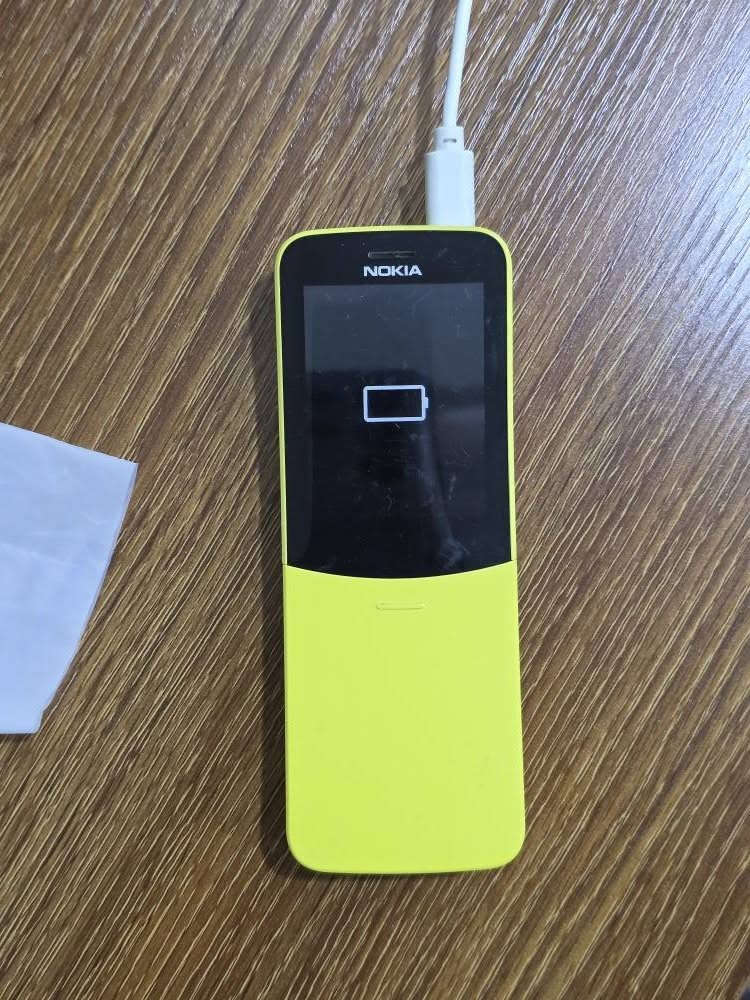 جهاز موبايل للبيع .
النوع: Nokia 8110 نوكيا .
اللون والشكل : اصفر مميز وذو شكل مميز لشخص مميز .
حالة الجهاز: جديد مستخدم قليل .
مواصفات الجهاز: شاشة ملونة، شرحتين او شريحة و رام ذاكرة ، يدعم الانترنت وكذلك نقل البيانات .

السعر: 40 الف وبي مجال للطيبين .
مكاني: النجف الاشرف .
الاتصال: *********** (واتساب) . النجف, العراق
